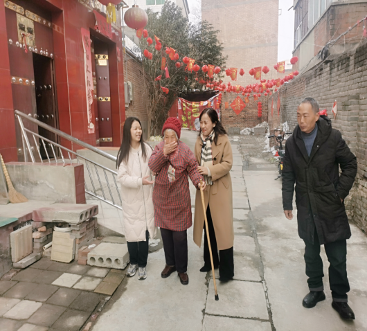 瑟瑟冬日 暖暖溫情——公司黨委、工會(huì)開展“送溫暖、送祝?！被顒?dòng)